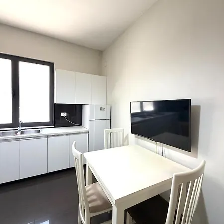 The Sunset Apartment 100M From New Bazaar Free Parking *