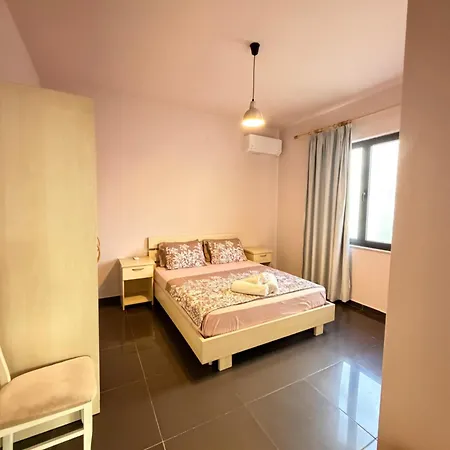 The Sunset Free Parking 100m From New Bazaar Apartment *